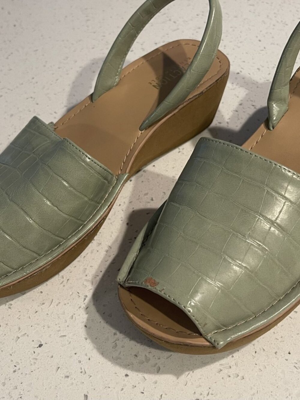 Kenneth Cole Reaction Sage Green Sandal - Size 8.5